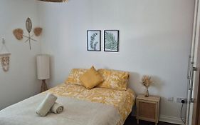 Modern Rooms In 4-Bed House - Walking Distance To Coop Live ,Etihad, Ancoats And City Centre